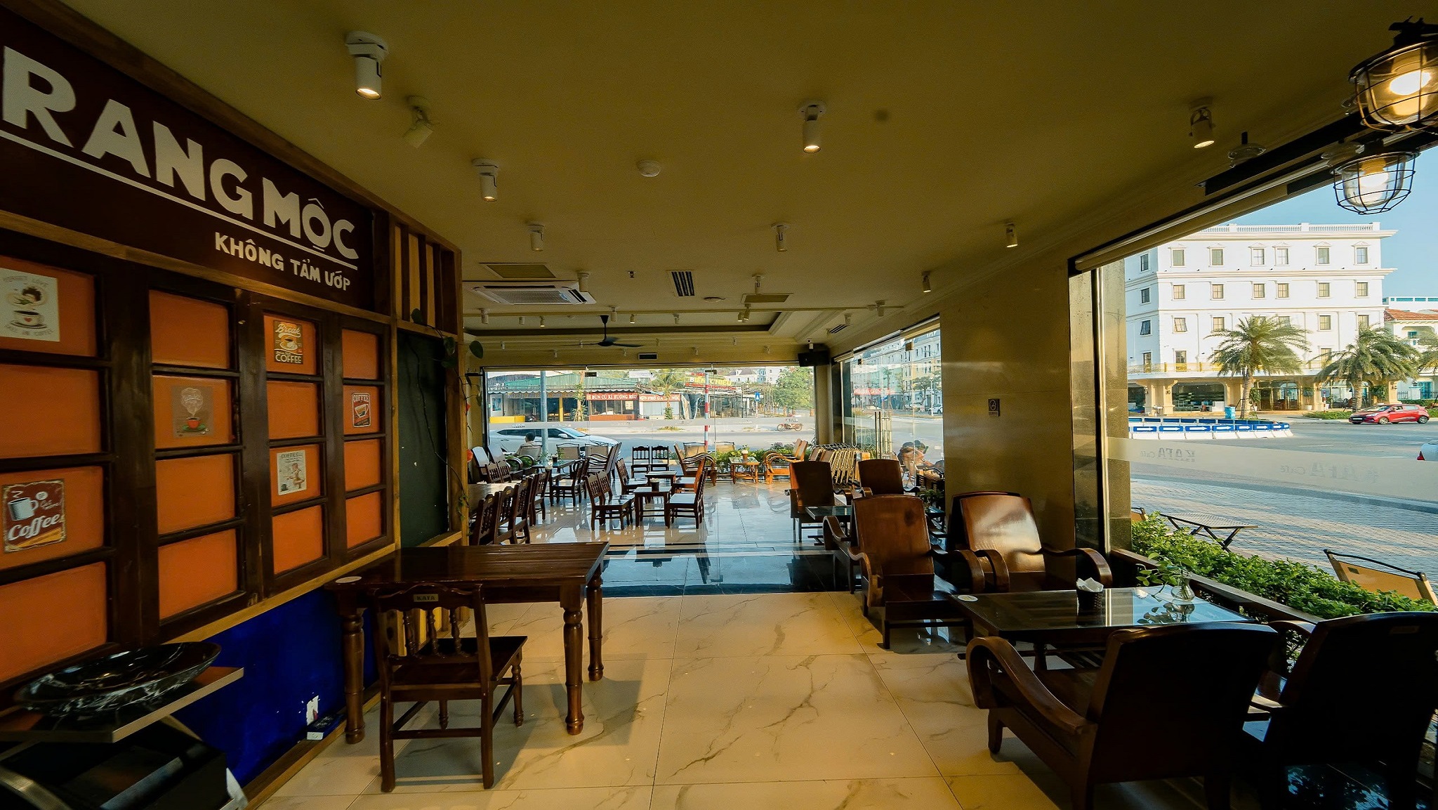 BAR, CAFE